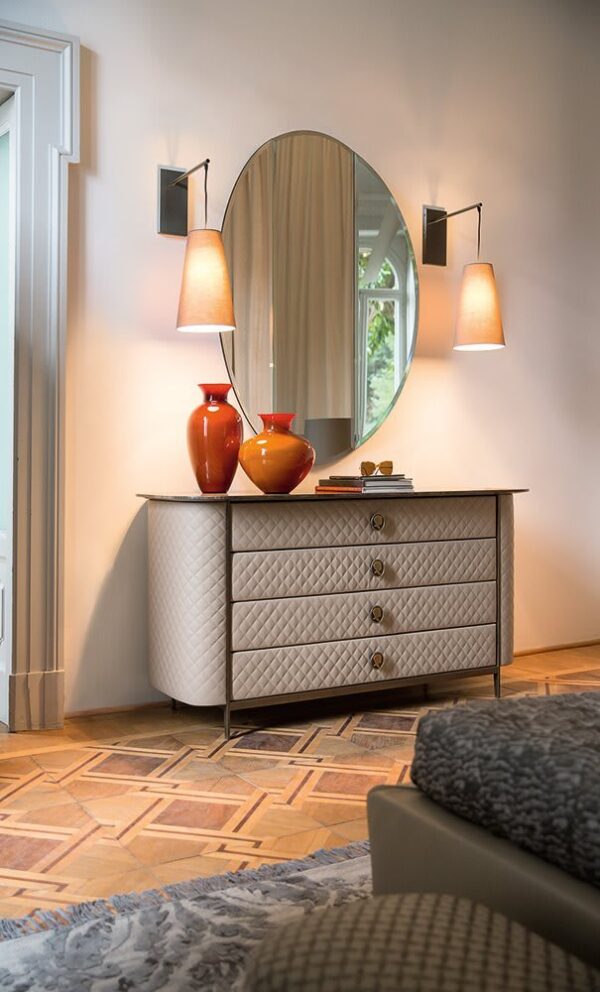 Commode PENELOPE - Cuir matelassé et finitions métal – Image 2