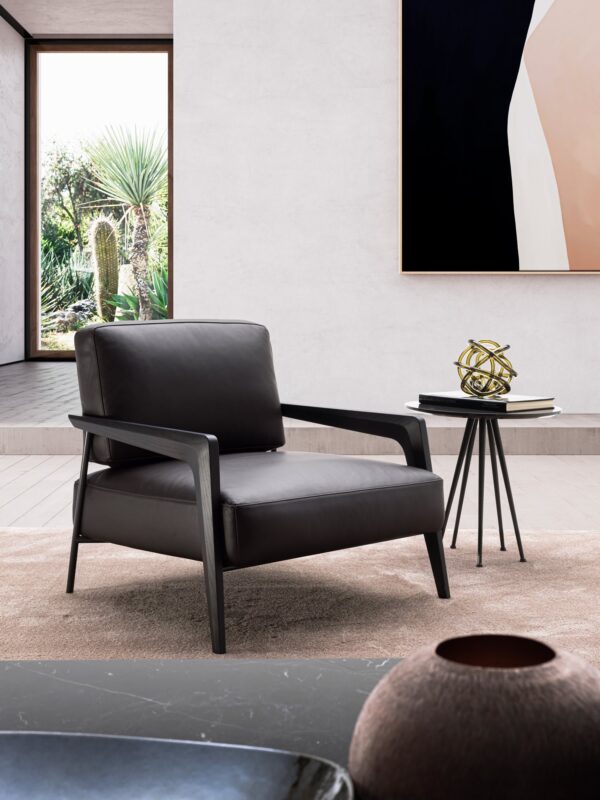 Fauteuil CECILE - Tissu ou cuir avec accoudoirs bois – Image 2